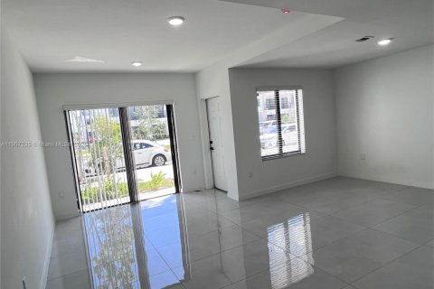 Townhouse in Homestead, Florida 4 bedrooms, 129.88 sq.m. № 1963651 - photo 5