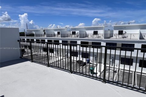 Townhouse in Homestead, Florida 4 bedrooms, 129.88 sq.m. № 1963651 - photo 15