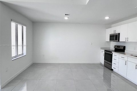 Townhouse in Homestead, Florida 4 bedrooms, 129.88 sq.m. № 1963651 - photo 7
