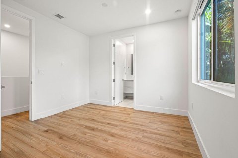 Propiedad comercial en venta en Fort Lauderdale, Florida, 397.81 m2 № 2407318 - foto 21