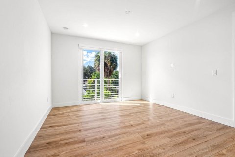 Propiedad comercial en venta en Fort Lauderdale, Florida, 397.81 m2 № 2407318 - foto 17