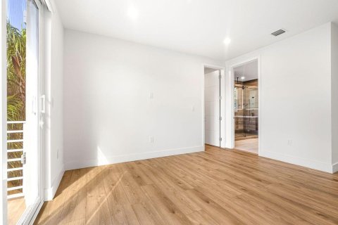 Propiedad comercial en venta en Fort Lauderdale, Florida, 397.81 m2 № 2407318 - foto 22