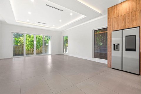 Propiedad comercial en venta en Fort Lauderdale, Florida, 397.81 m2 № 2407318 - foto 12