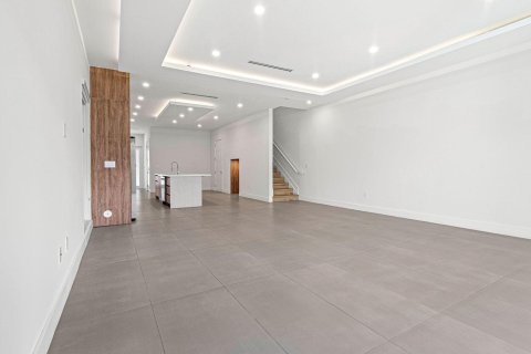 Propiedad comercial en venta en Fort Lauderdale, Florida, 397.81 m2 № 2407318 - foto 10