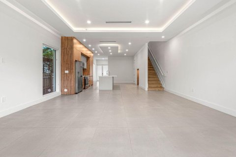 Propiedad comercial en venta en Fort Lauderdale, Florida, 397.81 m2 № 2407318 - foto 7