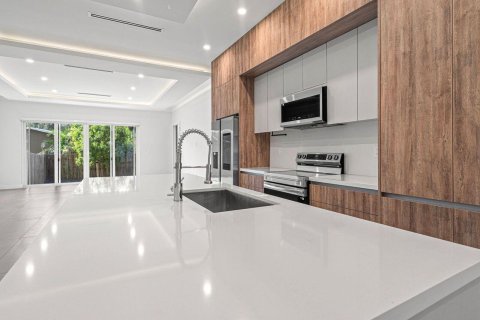 Propiedad comercial en venta en Fort Lauderdale, Florida, 397.81 m2 № 2407318 - foto 9