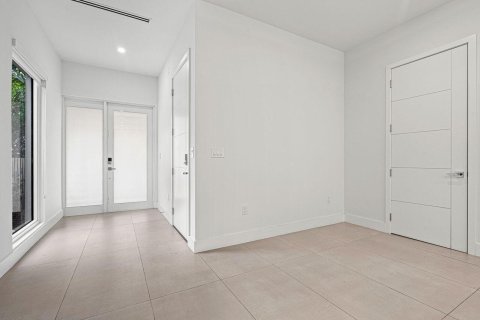 Propiedad comercial en venta en Fort Lauderdale, Florida, 397.81 m2 № 2407318 - foto 28