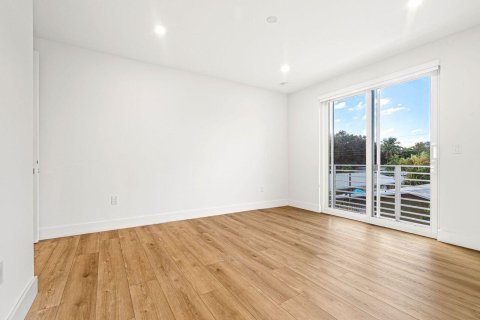 Propiedad comercial en venta en Fort Lauderdale, Florida, 397.81 m2 № 2407318 - foto 18