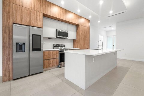 Propiedad comercial en venta en Fort Lauderdale, Florida, 397.81 m2 № 2407318 - foto 3
