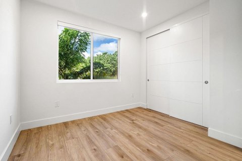 Propiedad comercial en venta en Fort Lauderdale, Florida, 397.81 m2 № 2407318 - foto 25