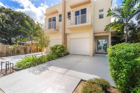 Propiedad comercial en Fort Lauderdale, Florida 397.81 m2 № 2407318