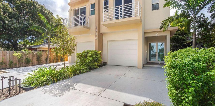 Propiedad comercial en Fort Lauderdale, Florida 397.81 m2 № 2407318
