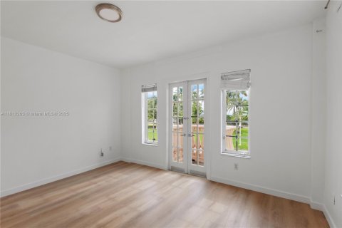 Copropriété à louer à Miami Beach, Floride: 1 chambre, 53.42 m2 № 1931427 - photo 4