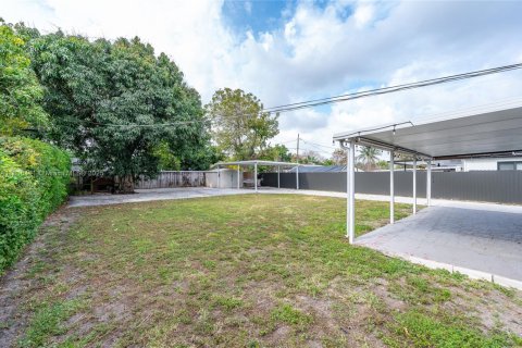 House in Hialeah, Florida 3 bedrooms, 84.73 sq.m. № 1768712 - photo 4