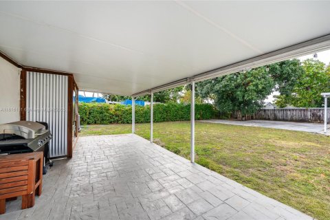 House in Hialeah, Florida 3 bedrooms, 84.73 sq.m. № 1768712 - photo 2