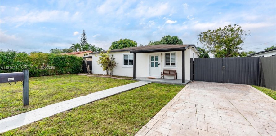 House in Hialeah, Florida 3 bedrooms, 84.73 sq.m. № 1768712