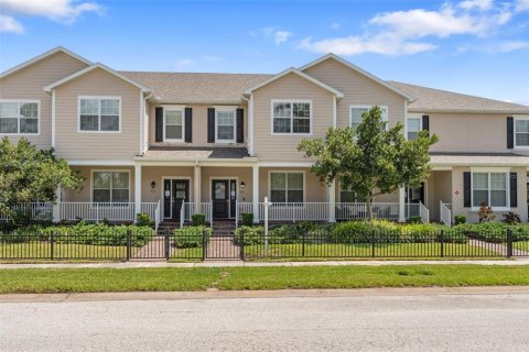 Townhouse in Saint Petersburg, Florida 4 bedrooms, 213.68 sq.m. № 1879354 - photo 2
