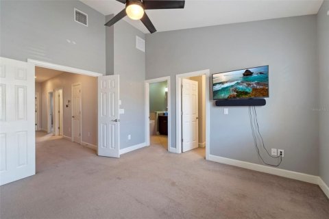 Townhouse in Saint Petersburg, Florida 4 bedrooms, 213.68 sq.m. № 1879354 - photo 18