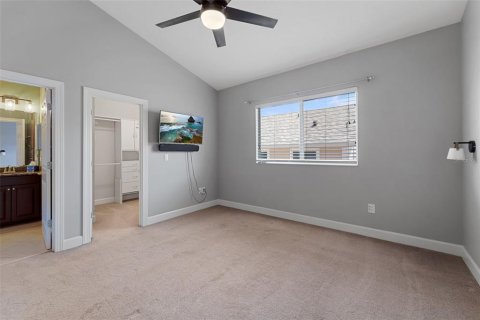 Townhouse in Saint Petersburg, Florida 4 bedrooms, 213.68 sq.m. № 1879354 - photo 17