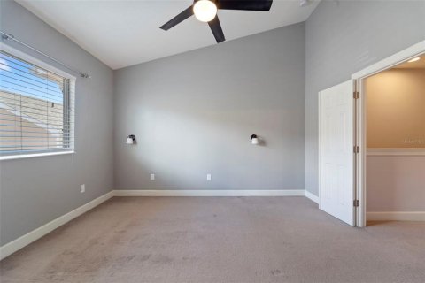 Townhouse in Saint Petersburg, Florida 4 bedrooms, 213.68 sq.m. № 1879354 - photo 19
