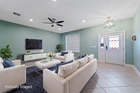 Townhouse in Saint Petersburg, Florida 4 bedrooms, 213.68 sq.m. № 1879354 - photo 4