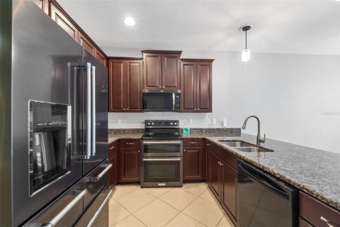 Townhouse in Saint Petersburg, Florida 4 bedrooms, 213.68 sq.m. № 1879354 - photo 8