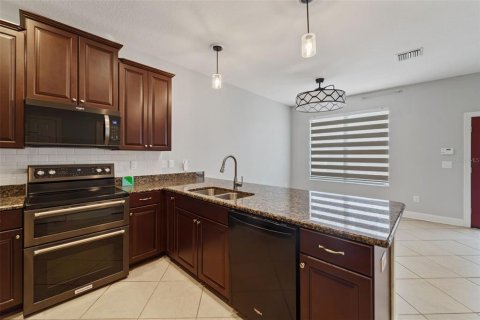 Townhouse in Saint Petersburg, Florida 4 bedrooms, 213.68 sq.m. № 1879354 - photo 9