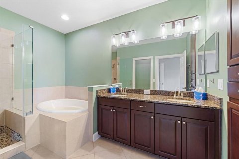 Townhouse in Saint Petersburg, Florida 4 bedrooms, 213.68 sq.m. № 1879354 - photo 21