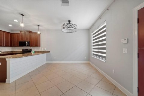 Townhouse in Saint Petersburg, Florida 4 bedrooms, 213.68 sq.m. № 1879354 - photo 11