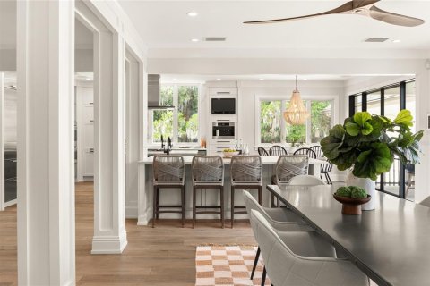 House in Winter Park, Florida 6 bedrooms, 594.2 sq.m. № 2232210 - photo 17