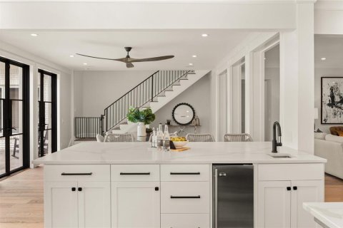 House in Winter Park, Florida 6 bedrooms, 594.2 sq.m. № 2232210 - photo 16