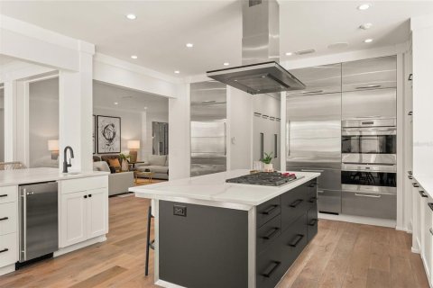 House in Winter Park, Florida 6 bedrooms, 594.2 sq.m. № 2232210 - photo 14