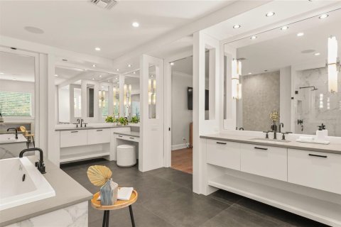 House in Winter Park, Florida 6 bedrooms, 594.2 sq.m. № 2232210 - photo 29
