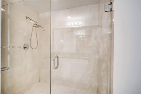 Condo in Miami, Florida, 2 bedrooms  № 2024051 - photo 22
