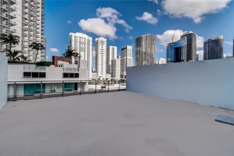 Condo in Miami, Florida, 2 bedrooms  № 2024051 - photo 28
