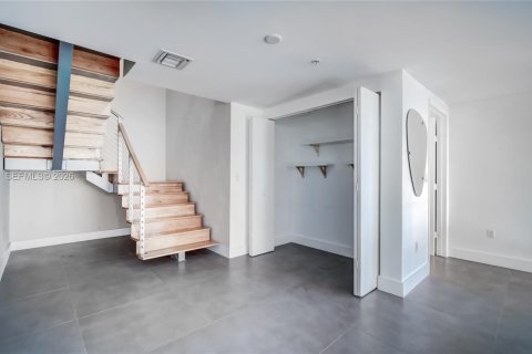 Condo in Miami, Florida, 2 bedrooms  № 2024051 - photo 25