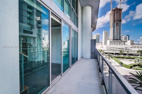 Condo in Miami, Florida, 2 bedrooms  № 2024051 - photo 3