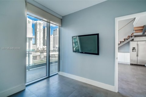 Condo in Miami, Florida, 2 bedrooms  № 2024051 - photo 7