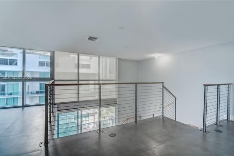 Condo in Miami, Florida, 2 bedrooms  № 2024051 - photo 18