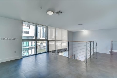 Condo in Miami, Florida, 2 bedrooms  № 2024051 - photo 19