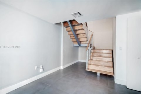 Condo in Miami, Florida, 2 bedrooms  № 2024051 - photo 24