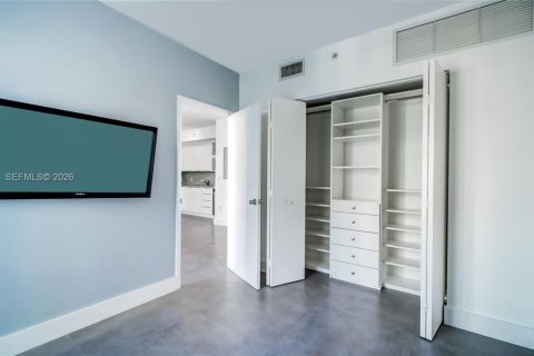Condo in Miami, Florida, 2 bedrooms  № 2024051 - photo 6