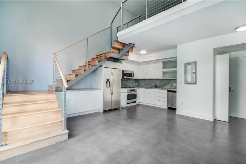 Condo in Miami, Florida, 2 bedrooms  № 2024051 - photo 15