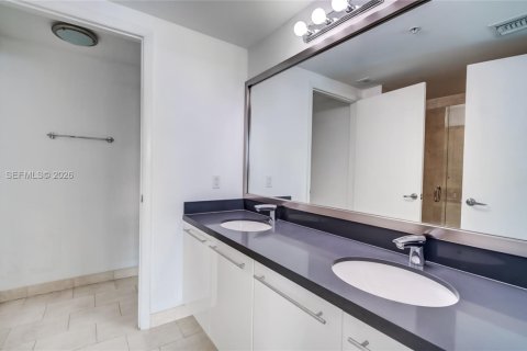 Condo in Miami, Florida, 2 bedrooms  № 2024051 - photo 21