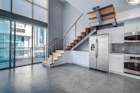 Condo in Miami, Florida, 2 bedrooms  № 2024051 - photo 13