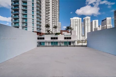 Condo in Miami, Florida, 2 bedrooms  № 2024051 - photo 29