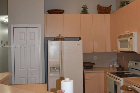 Condo in Homestead, Florida, 2 bedrooms № 1940810 - photo 15