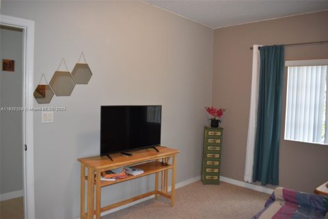 Condo in Homestead, Florida, 2 bedrooms № 1940810 - photo 5