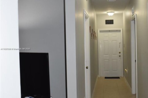 Condo in Homestead, Florida, 2 bedrooms № 1940810 - photo 10