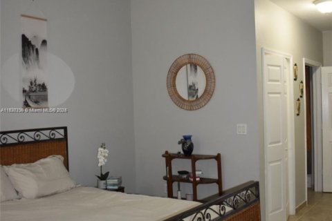 Condo in Homestead, Florida, 2 bedrooms № 1940810 - photo 17